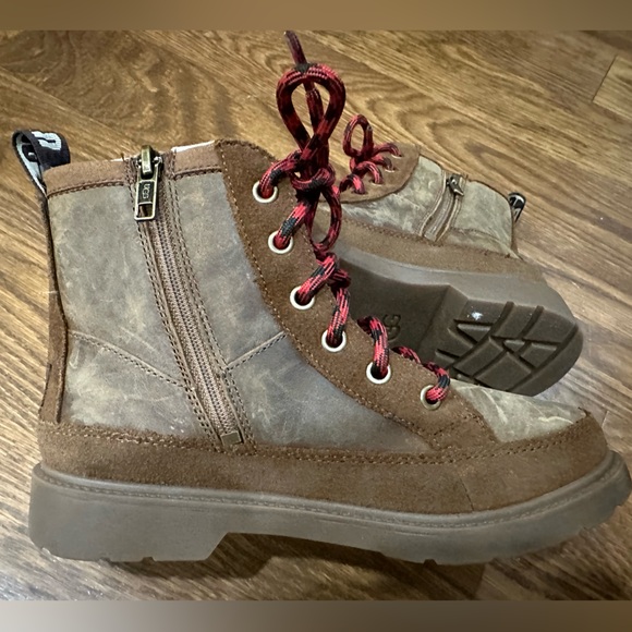 Ugg Kids' Robley Waterproof Boot - Picture 7 of 9